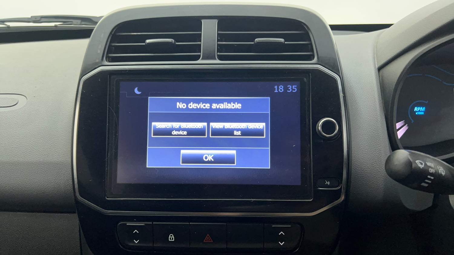 Used 2020 Renault Kwid 1.0 RXT AMT Opt Petrol Automatic top_features Integrated (in-dash) music system