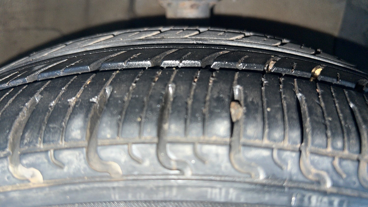 Used 2015 Hyundai Grand i10 Magna 1.2 Kappa VTVT Petrol Manual tyres RIGHT FRONT TYRE TREAD VIEW