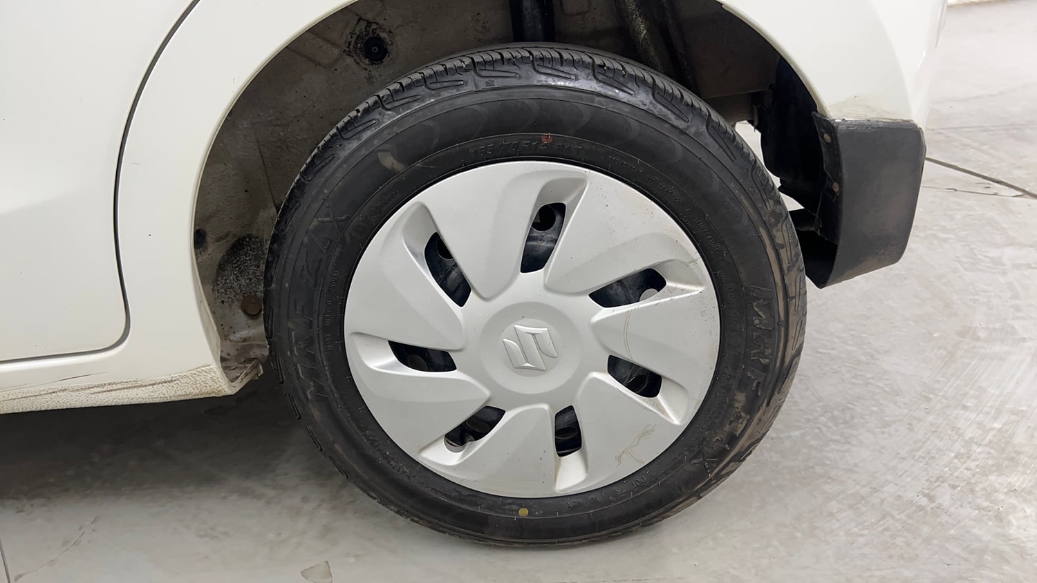 Used 2015 Maruti Suzuki Celerio VXi Petrol Manual tyres LEFT REAR TYRE RIM VIEW