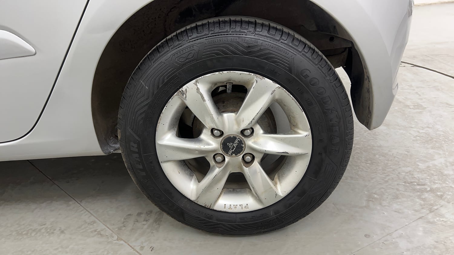 Used 2013 Hyundai i10 Sportz 1.2 AT Kappa2 Petrol Automatic tyres LEFT REAR TYRE RIM VIEW