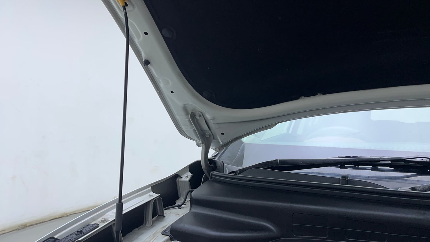 Used 2022 Hyundai Alcazar Platinum (O) 7 Seater 1.5 Diesel AT Diesel Automatic engine ENGINE RIGHT SIDE HINGE & APRON VIEW