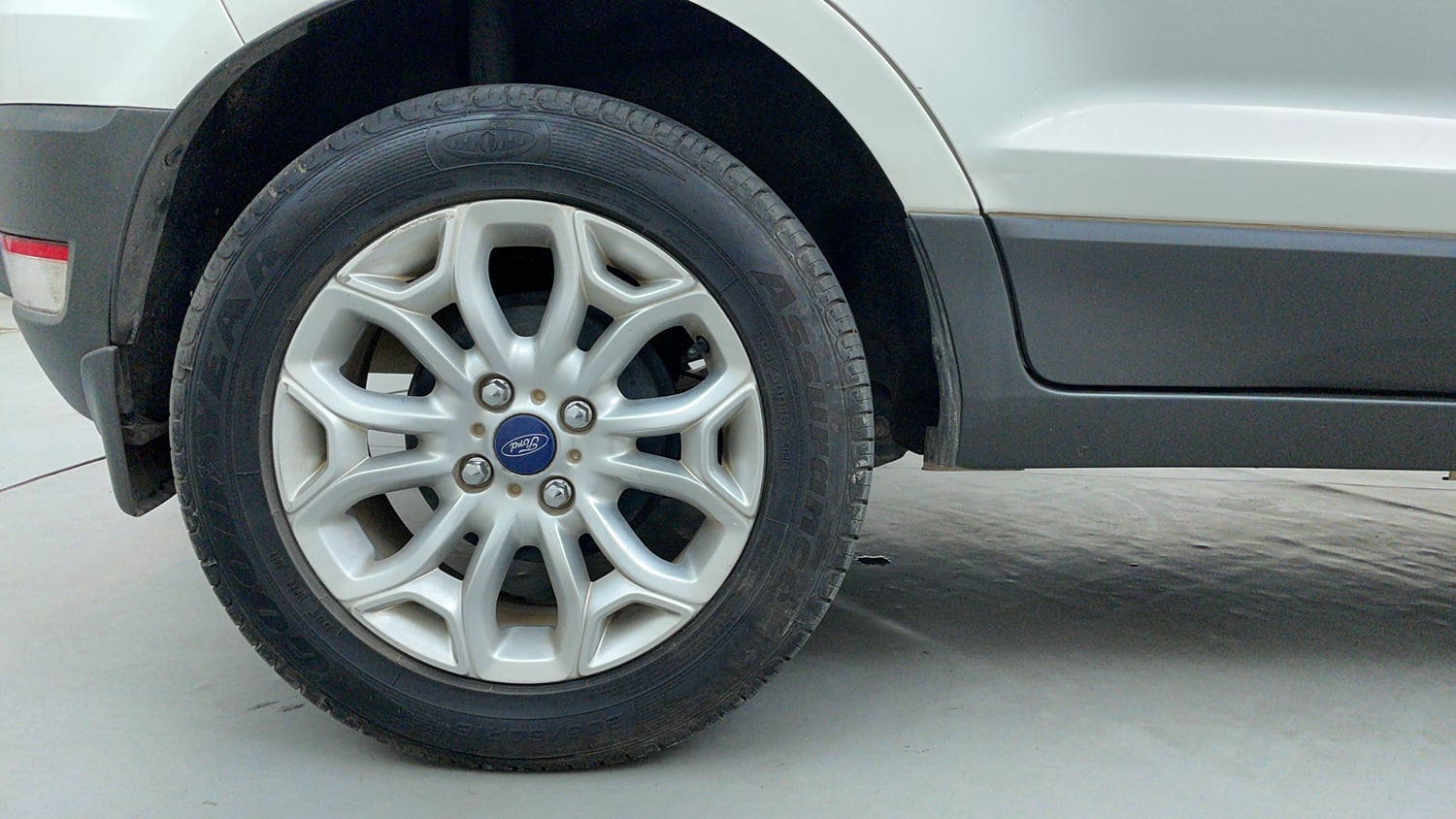 Used 2014 Ford EcoSport Titanium 1.5 TDCi (Opt) Diesel Manual tyres RIGHT REAR TYRE RIM VIEW