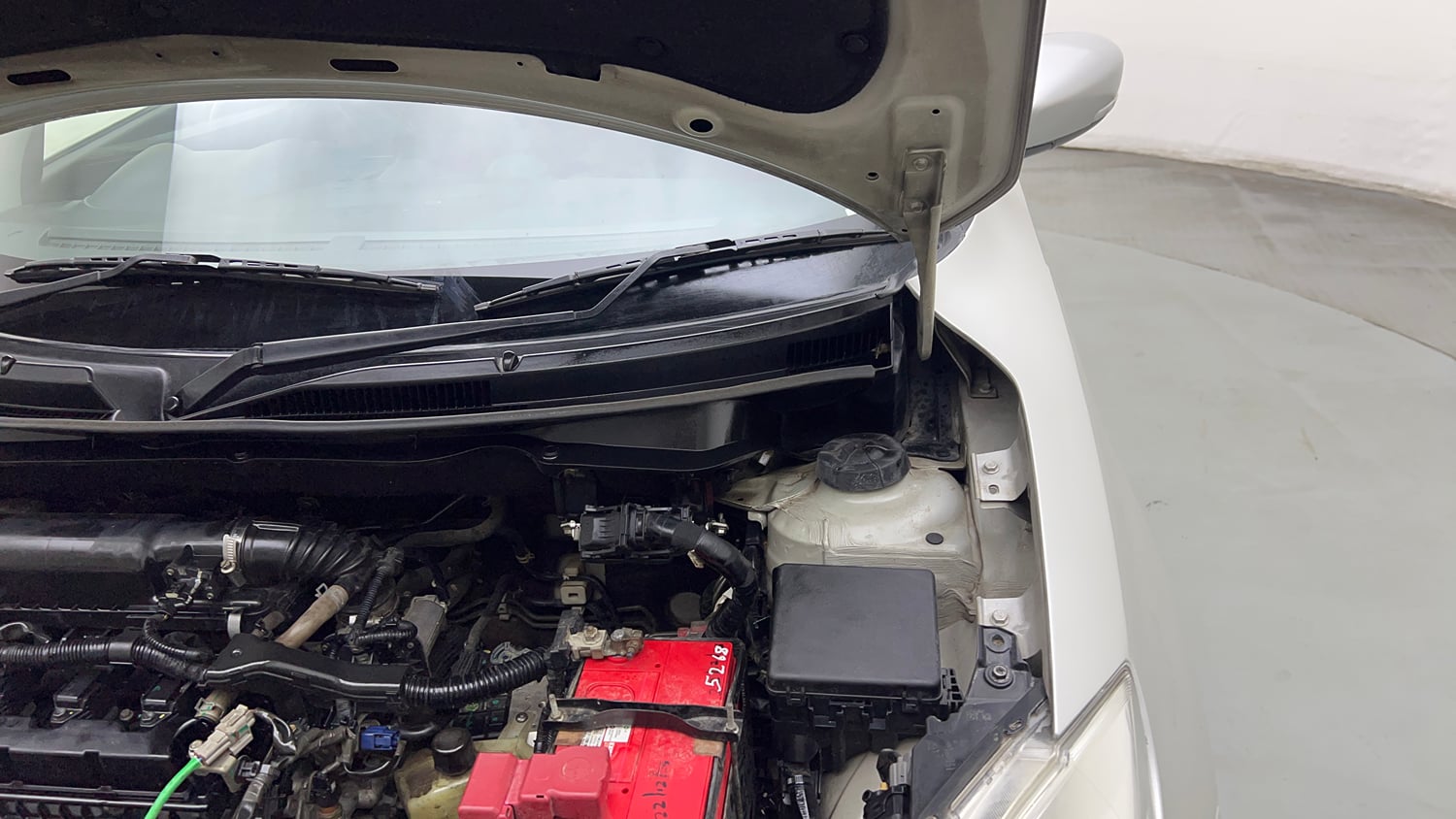 Used 2021 Maruti Suzuki Swift VXi AMT Petrol Automatic engine ENGINE LEFT SIDE HINGE & APRON VIEW
