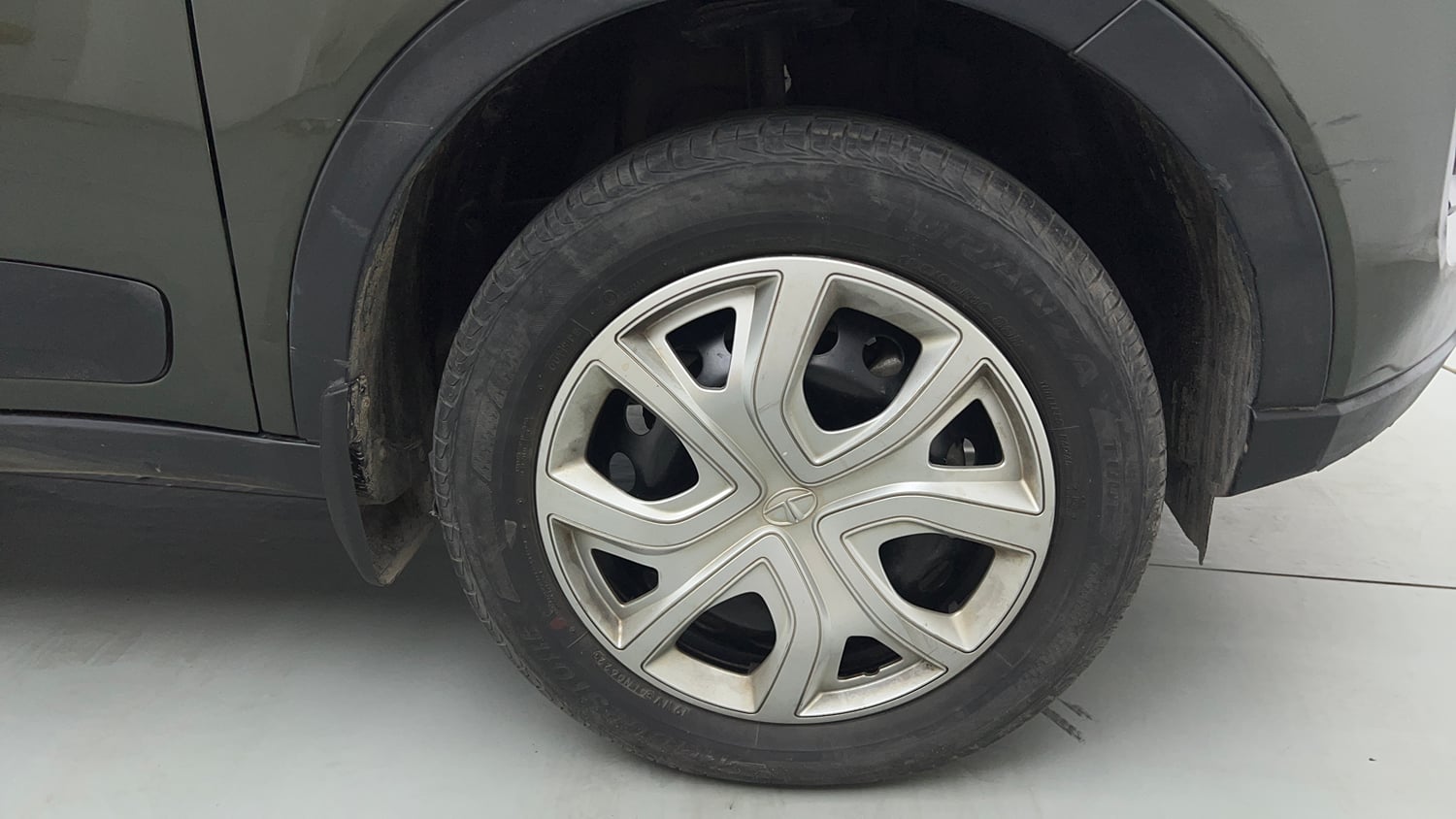 Used 2022 Tata Nexon XM (S) Petrol Manual tyres RIGHT FRONT TYRE RIM VIEW