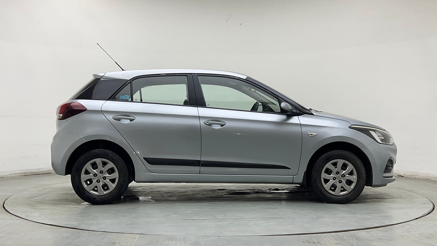 Used 2019 Hyundai Elite i20 Magna Executive 1.2 Petrol Manual exterior RIGHT SIDE VIEW