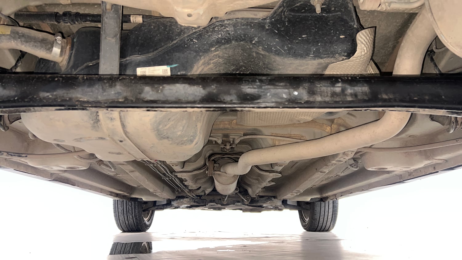 Used 2019 Mahindra XUV 300 1.5 W8 (O) Diesel Manual extra REAR UNDERBODY VIEW (TAKEN FROM REAR)