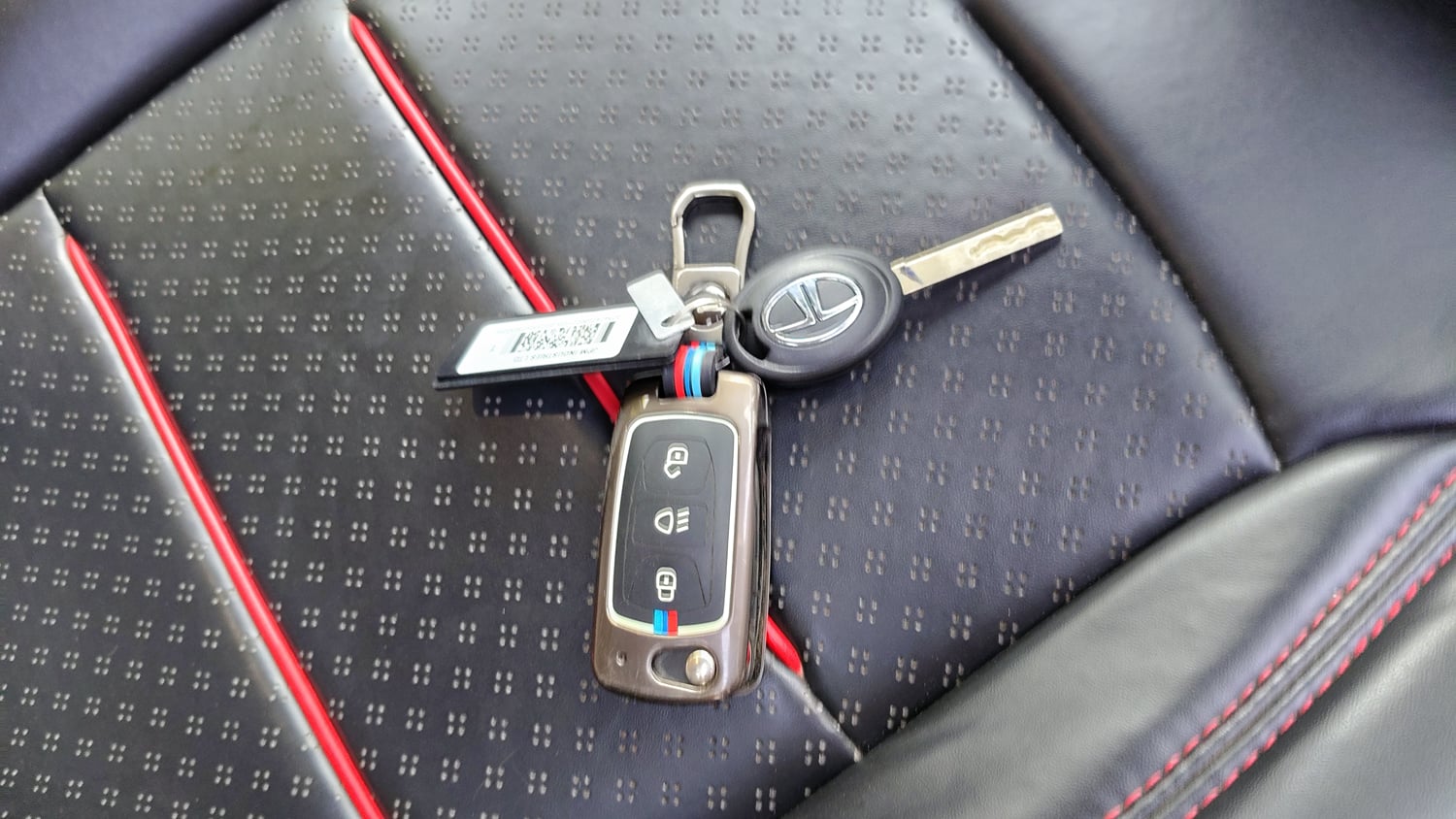 Used 2025 Tata Tiago XT Petrol Manual extra CAR KEY VIEW