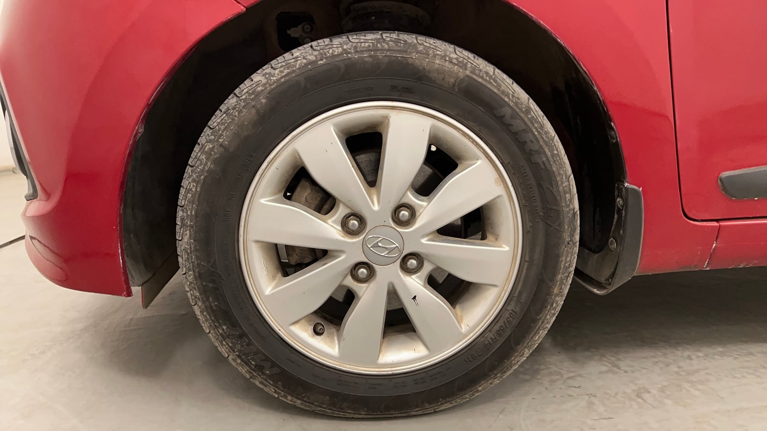 Used 2016 Hyundai Xcent SX 1.2 Petrol Manual tyres LEFT FRONT TYRE RIM VIEW