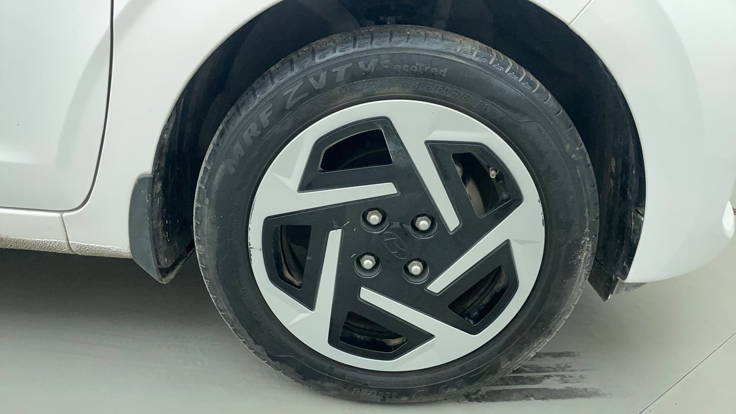Used 2023 Hyundai Grand i10 Nios Sportz 1.2 Kappa AMT Petrol Automatic tyres RIGHT FRONT TYRE RIM VIEW