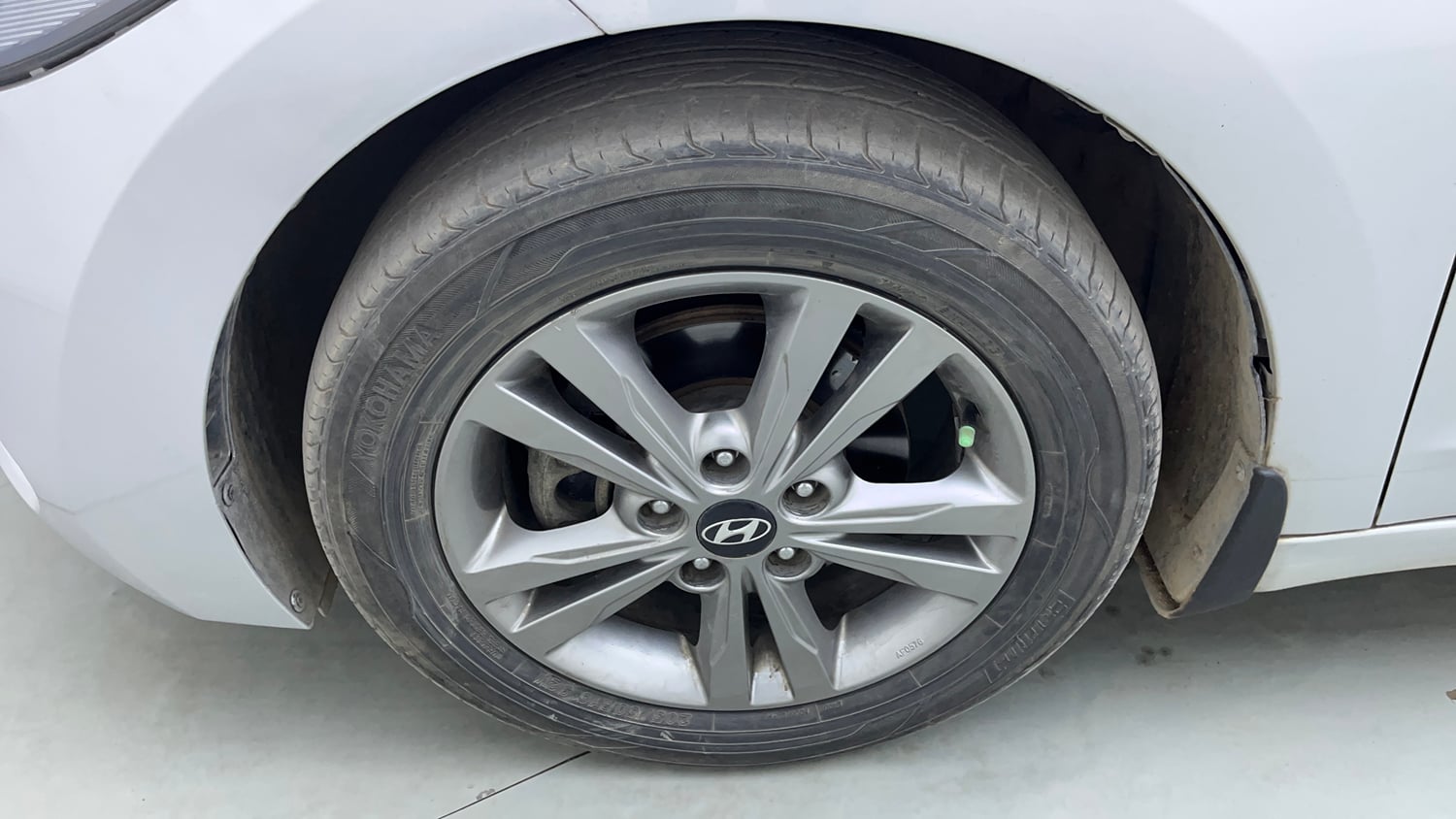 Used 2017 Hyundai Elantra 2.0 SX (O) AT Petrol Automatic tyres LEFT FRONT TYRE RIM VIEW