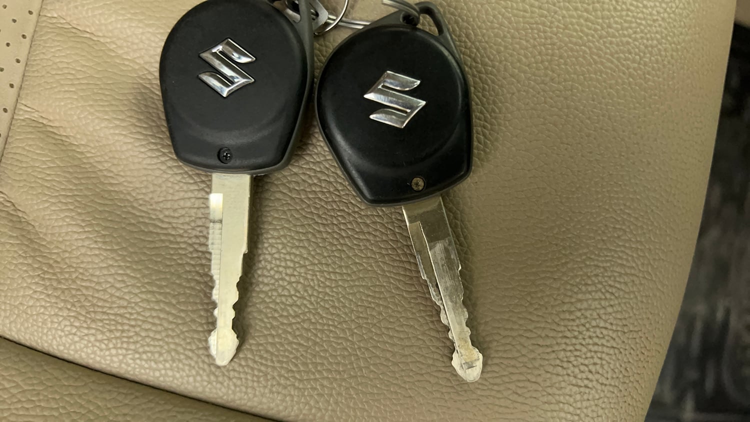 Used 2019 Maruti Suzuki Dzire VXi Petrol Manual extra CAR KEY VIEW