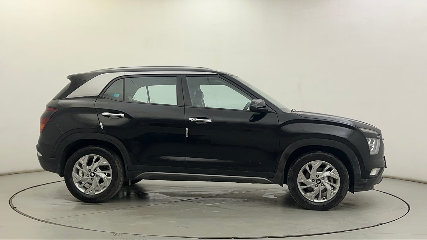 Used 2023 Hyundai Creta SX 1.5 Petrol Petrol Manual exterior RIGHT SIDE VIEW