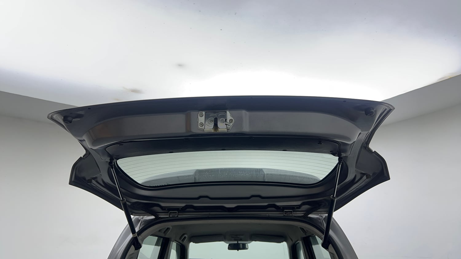 Used 2016 Maruti Suzuki Wagon R 1.0 VXI AMT Petrol Automatic interior DICKY DOOR OPEN VIEW