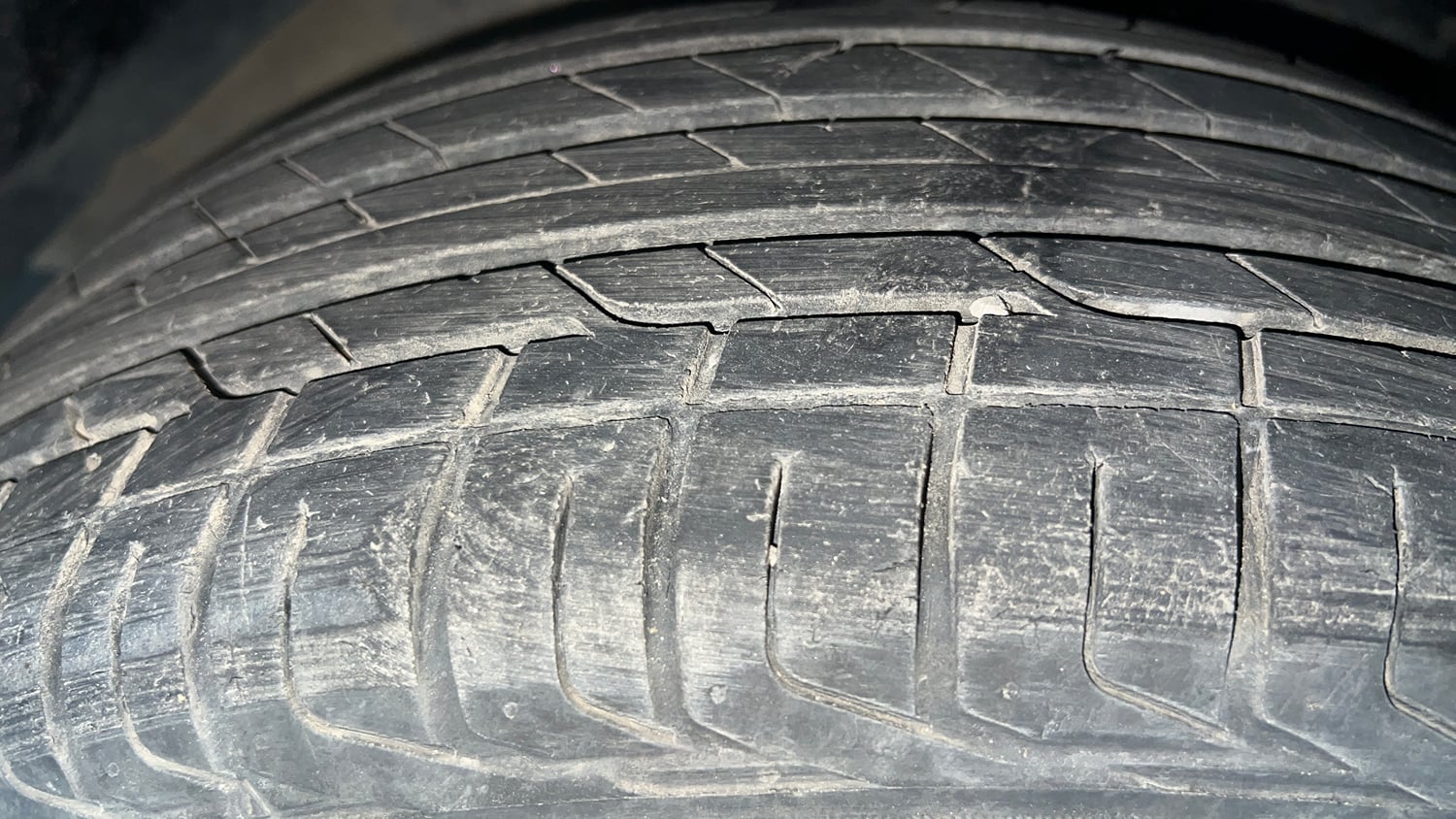 Used 2022 Tata Nexon XM (S) Petrol Manual tyres RIGHT FRONT TYRE TREAD VIEW
