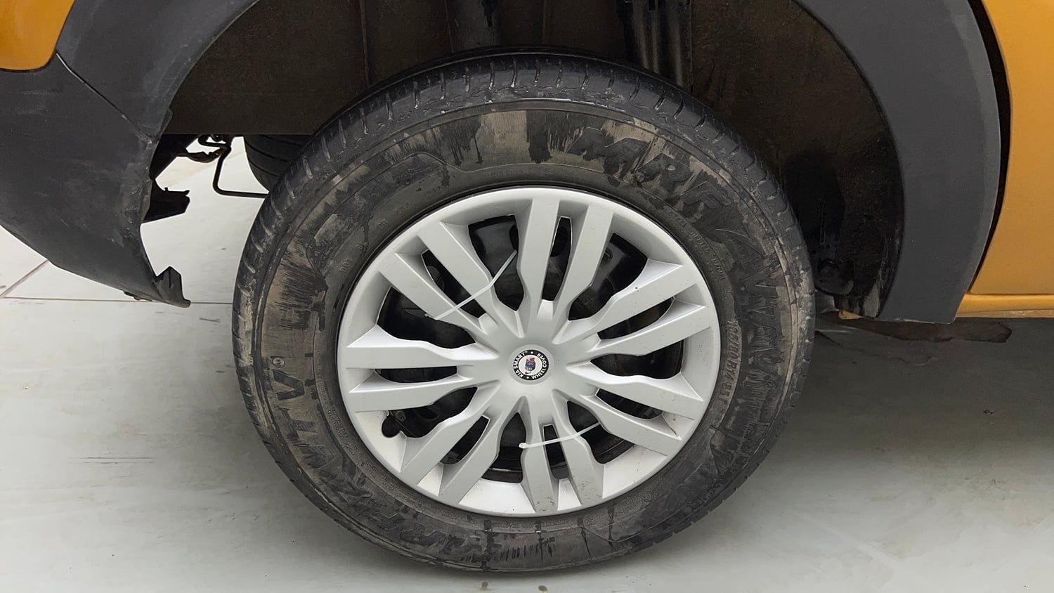 Used 2022 Renault Triber RXT Petrol Manual tyres RIGHT REAR TYRE RIM VIEW