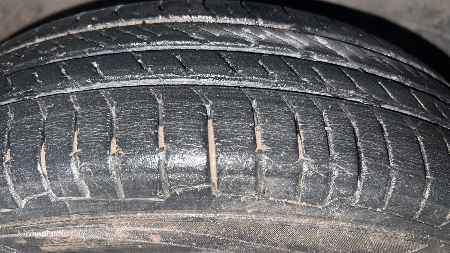 Used 2012 Maruti Suzuki Wagon R LXi Petrol Manual tyres RIGHT FRONT TYRE TREAD VIEW