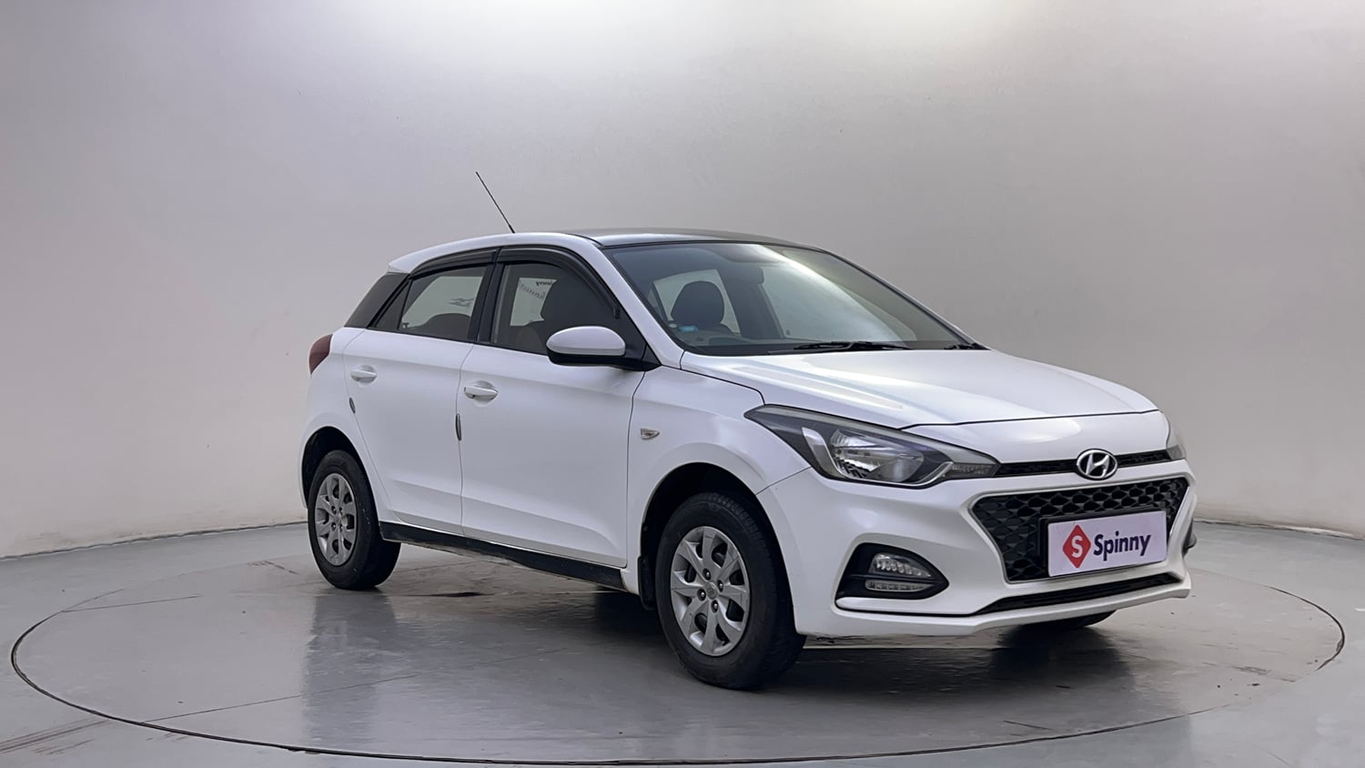 Used 2019 Hyundai Elite i20 Magna Plus 1.2 Petrol Manual exterior RIGHT FRONT CORNER VIEW