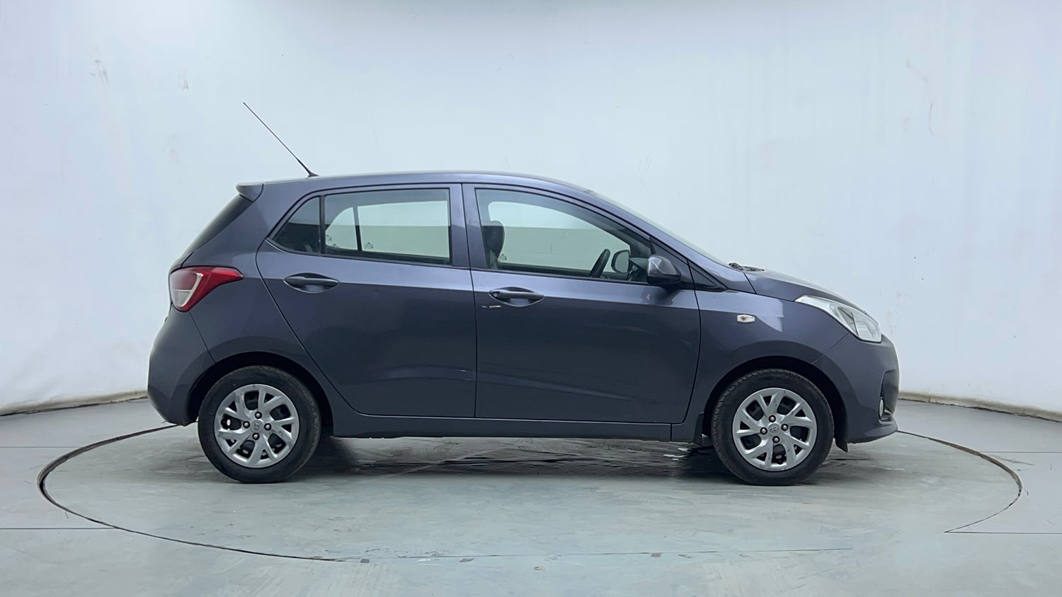 Used 2017 Hyundai Grand i10 Magna 1.2 Kappa VTVT Petrol Manual exterior RIGHT SIDE VIEW