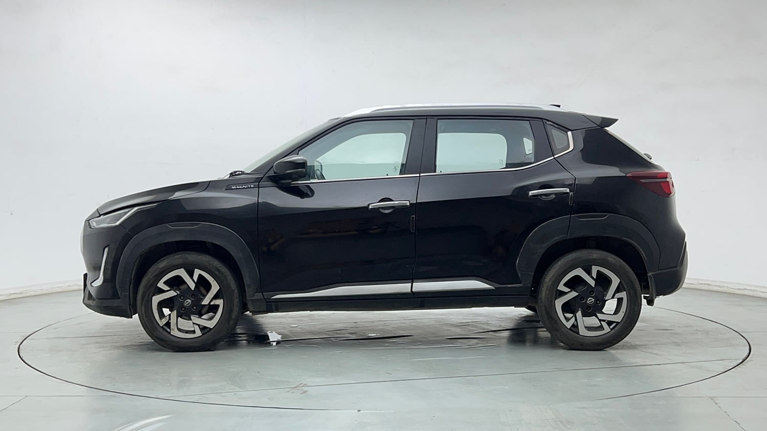 Used 2022 Nissan Magnite XV Premium Turbo CVT Petrol Automatic exterior LEFT SIDE VIEW