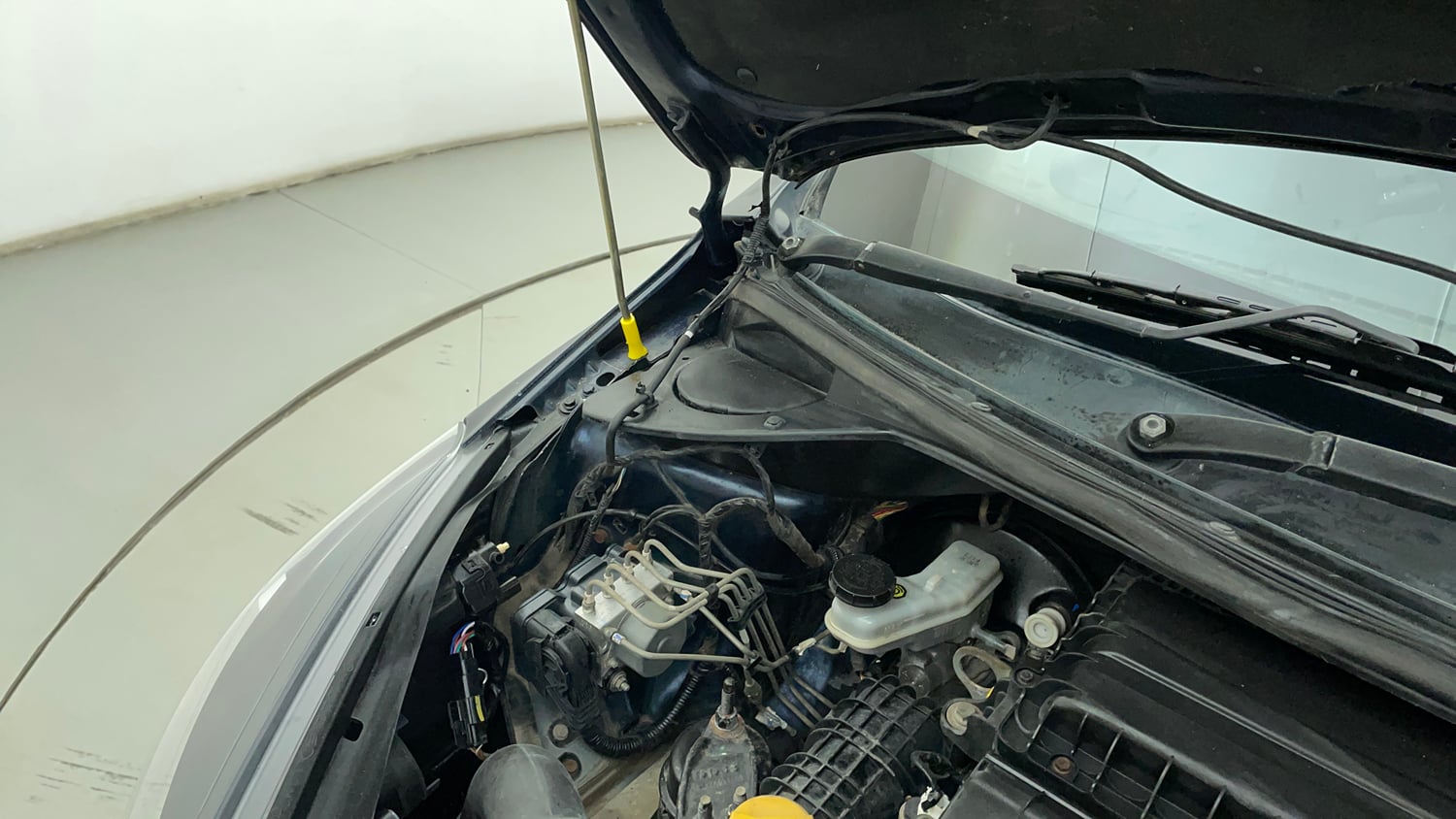 Used 2019 Tata Tigor Revotron XZA Petrol Automatic engine ENGINE RIGHT SIDE HINGE & APRON VIEW