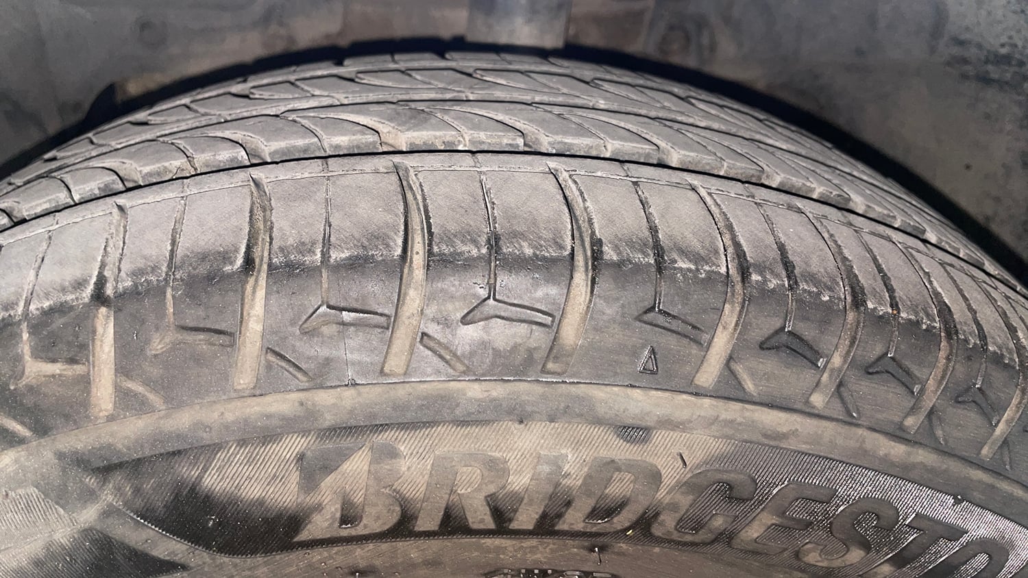 Used 2016 Ford Figo Aspire Titanium 1.2 Ti-VCT Petrol Manual tyres LEFT FRONT TYRE TREAD VIEW