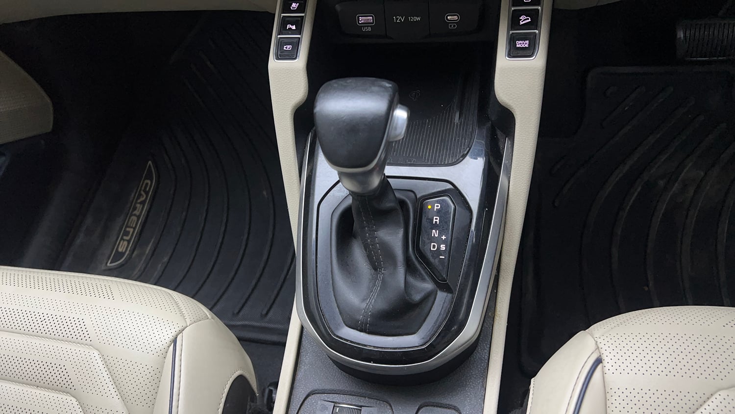Used 2022 Kia Carens Luxury Plus 1.4 Petrol DCT 7 STR Petrol Automatic interior GEAR  KNOB VIEW