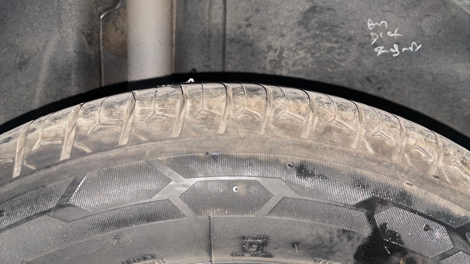 Used 2016 Ford Figo Aspire Titanium 1.2 Ti-VCT Petrol Manual tyres RIGHT REAR TYRE TREAD VIEW
