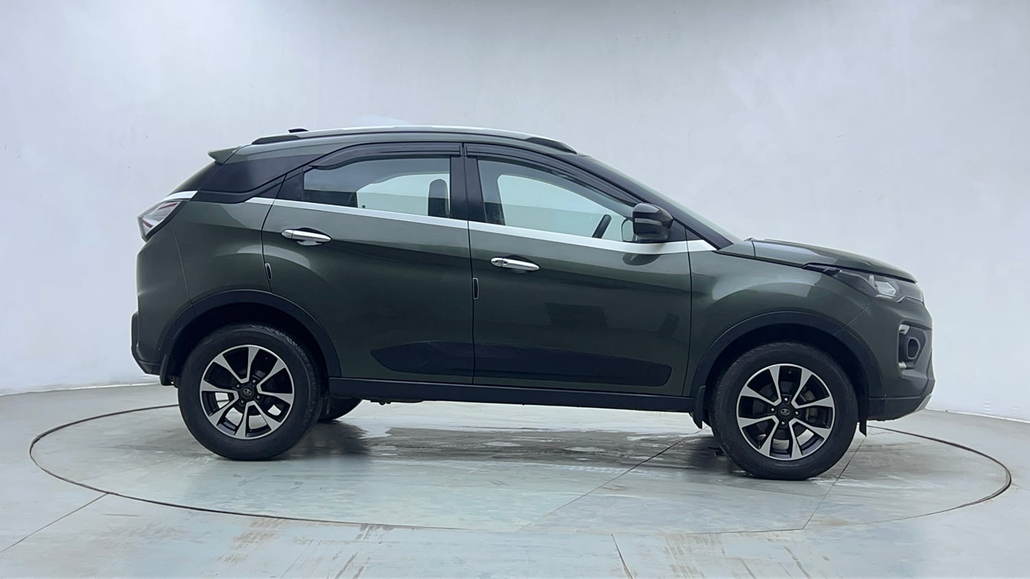 Used 2021 Tata Nexon XZ Plus Petrol Manual exterior RIGHT SIDE VIEW