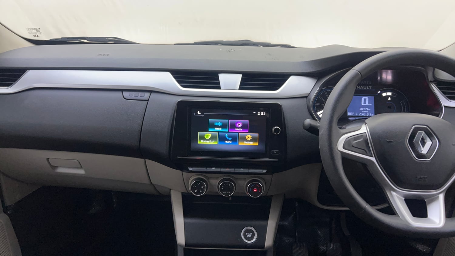 Used 2021 Renault Triber RXZ Petrol Manual interior MUSIC SYSTEM & AC CONTROL VIEW