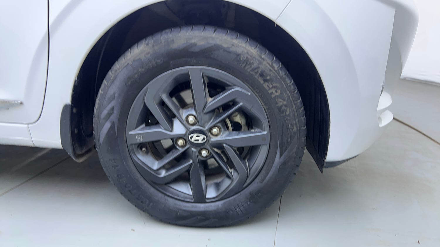 Used 2022 Hyundai Grand i10 Nios Sportz 1.2 Kappa VTVT CNG Cng Manual tyres RIGHT FRONT TYRE RIM VIEW