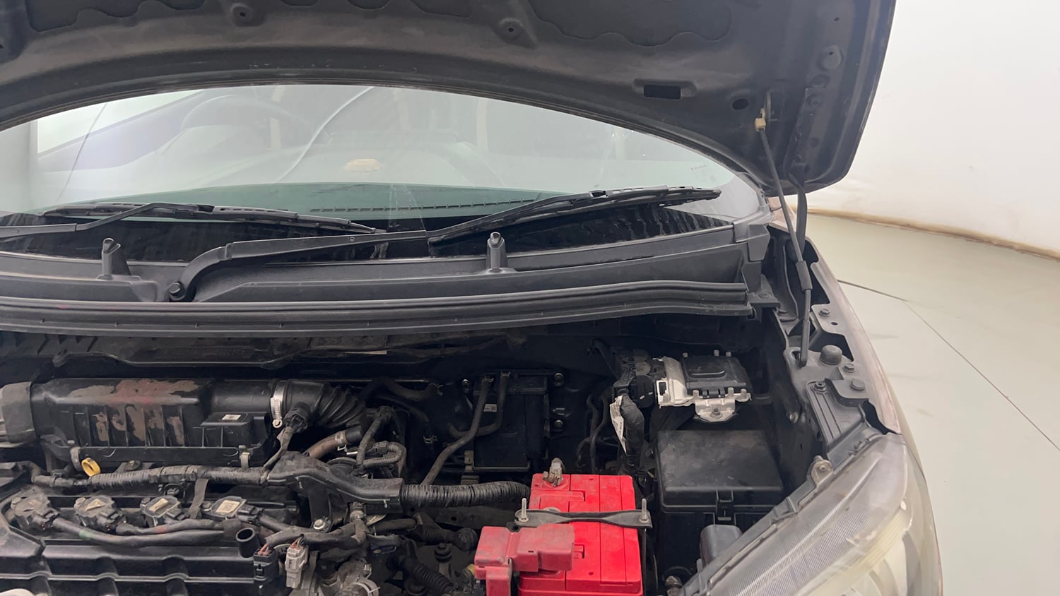 Used 2022 Maruti Suzuki Wagon R VXi (O) 1.2 Petrol Manual engine ENGINE LEFT SIDE HINGE & APRON VIEW