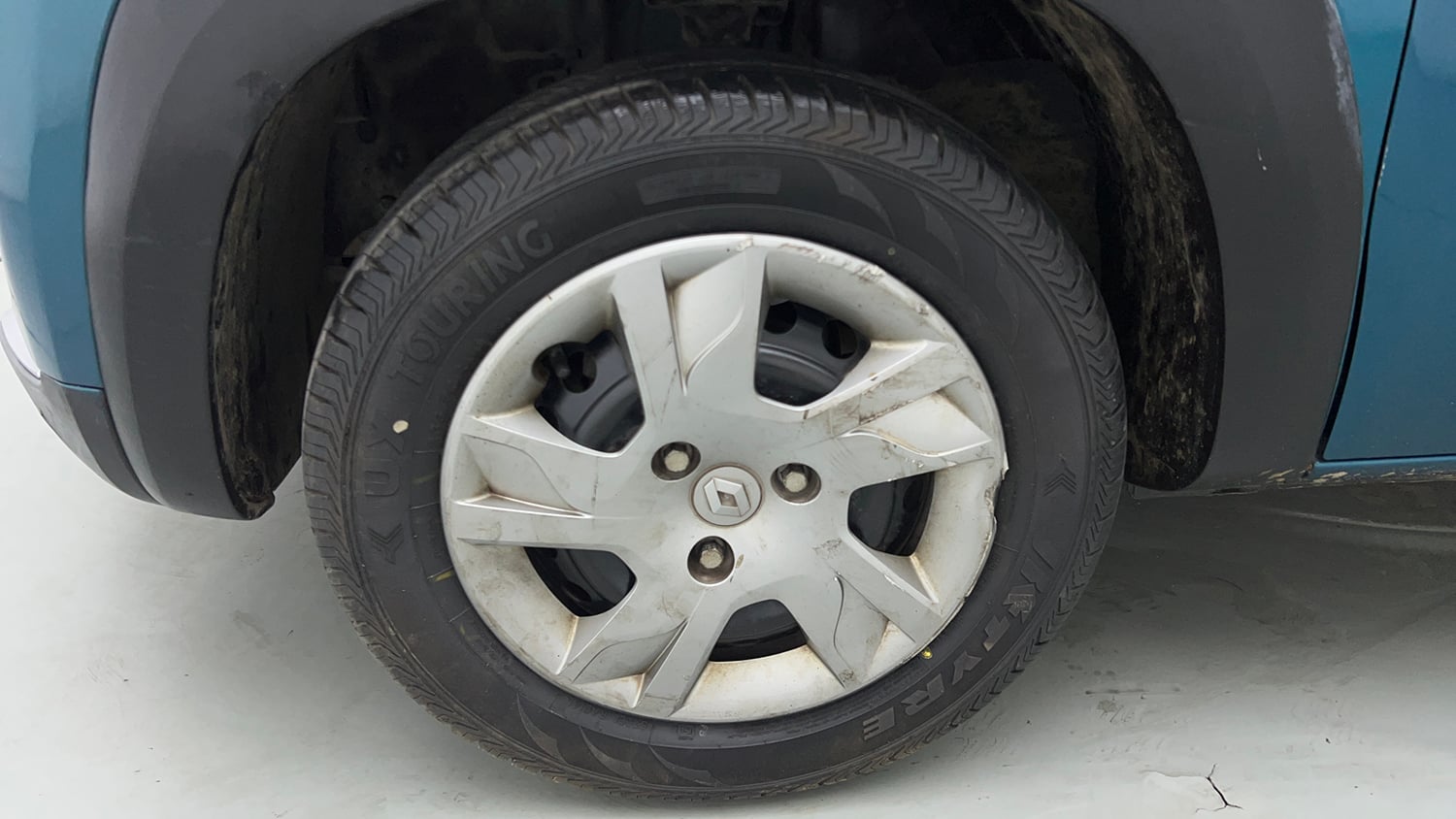 Used 2021 Renault Kwid RXT 1.0 AMT Opt Petrol Automatic tyres LEFT FRONT TYRE RIM VIEW