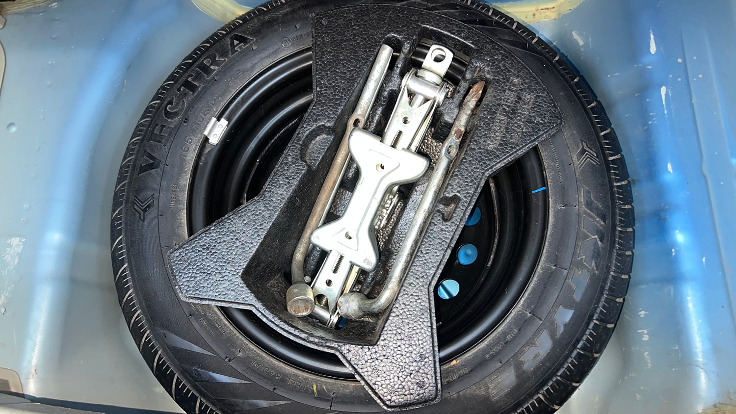 Used 2016 Maruti Suzuki Celerio ZXi AMT Petrol Automatic tyres SPARE TYRE VIEW