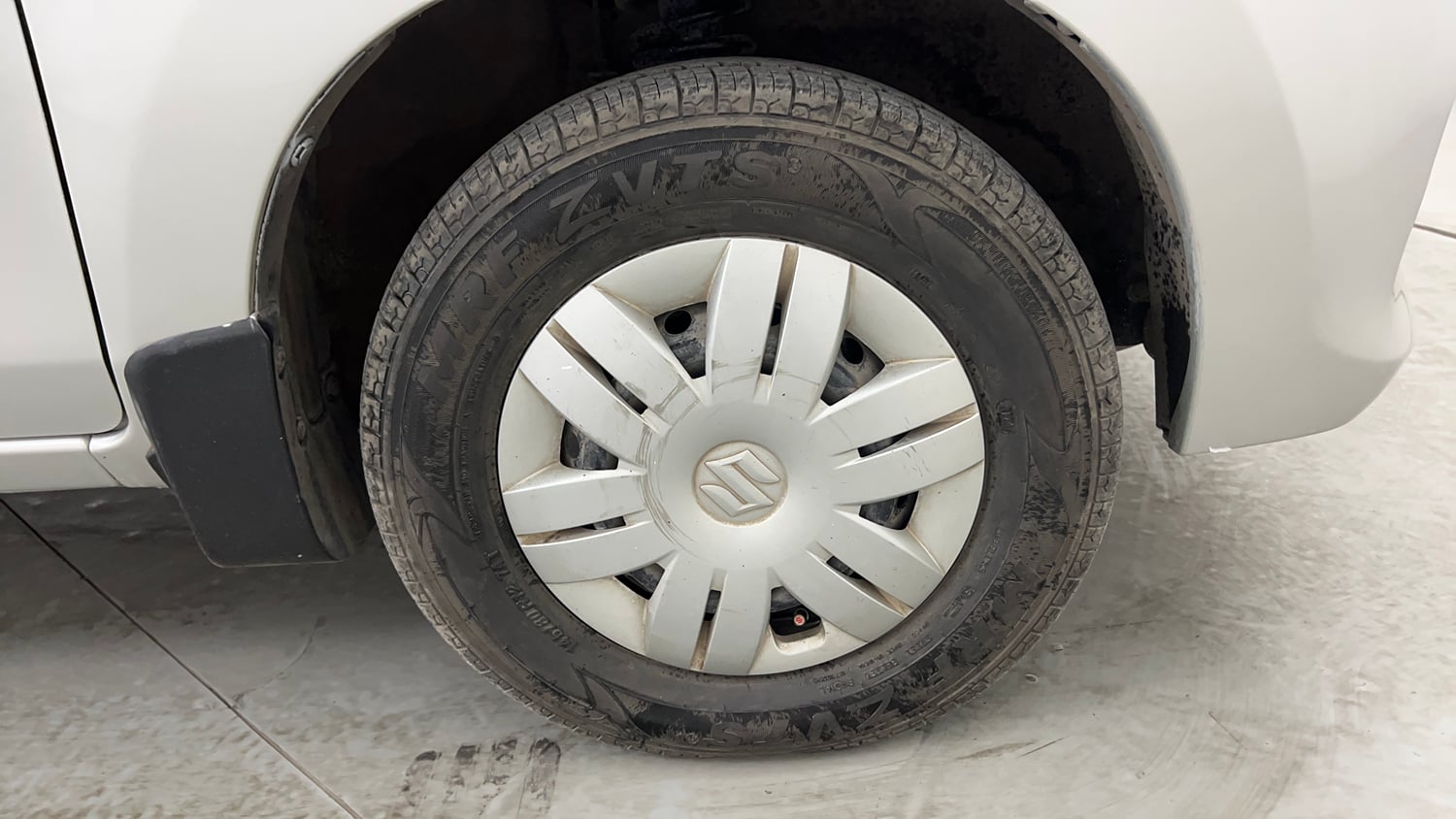 Used 2018 Maruti Suzuki Alto 800 VXi Petrol Manual tyres RIGHT FRONT TYRE RIM VIEW