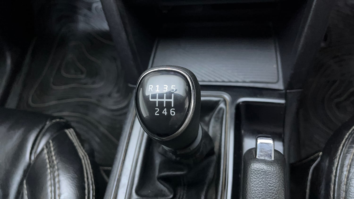 Used 2022 Mahindra XUV700 AX 5 Diesel MT 7 STR Diesel Manual interior GEAR  KNOB VIEW