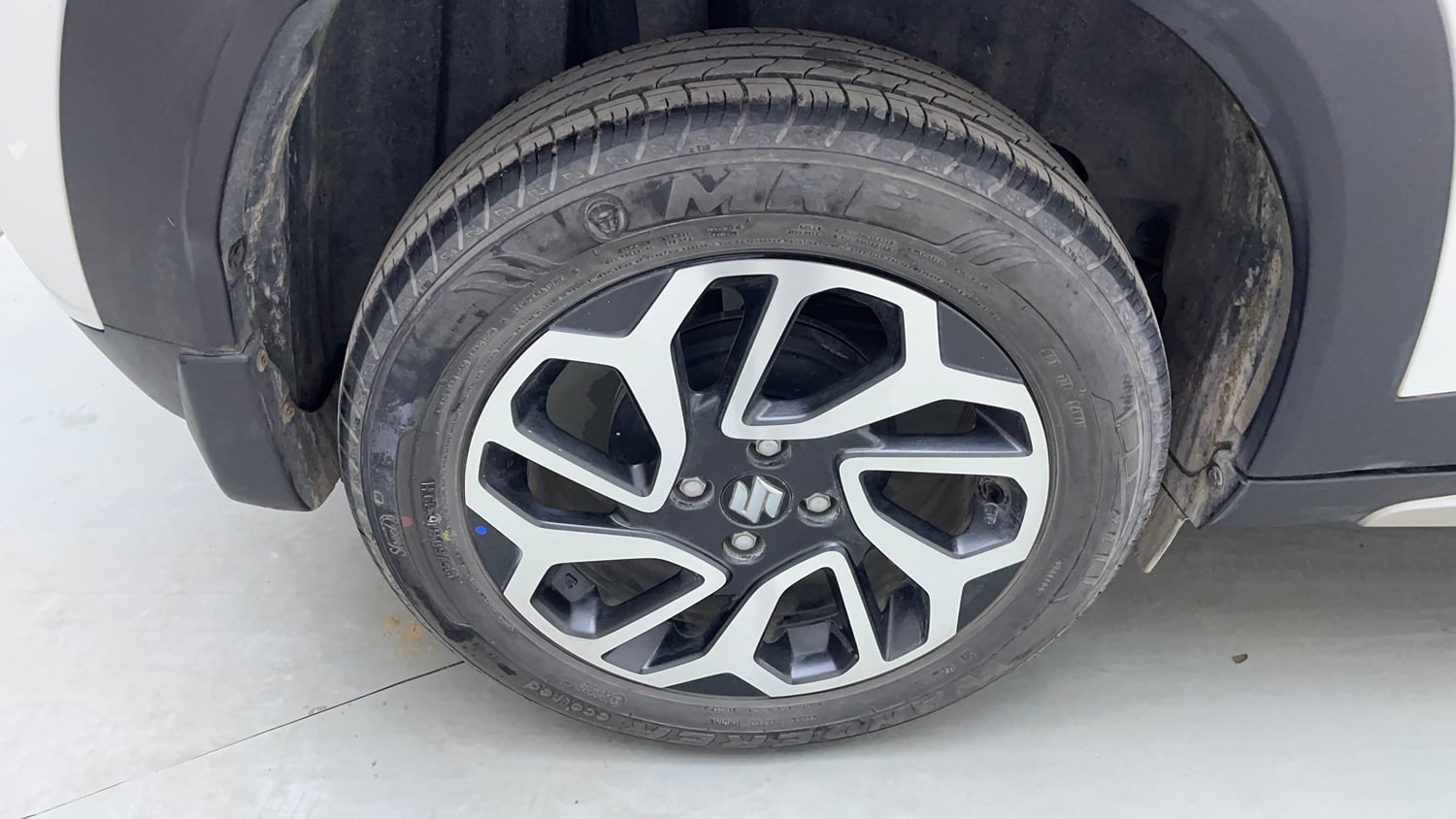 Used 2024 Maruti Suzuki Fronx Alpha 1.0L Turbo 6 AT Petrol Automatic tyres RIGHT REAR TYRE RIM VIEW