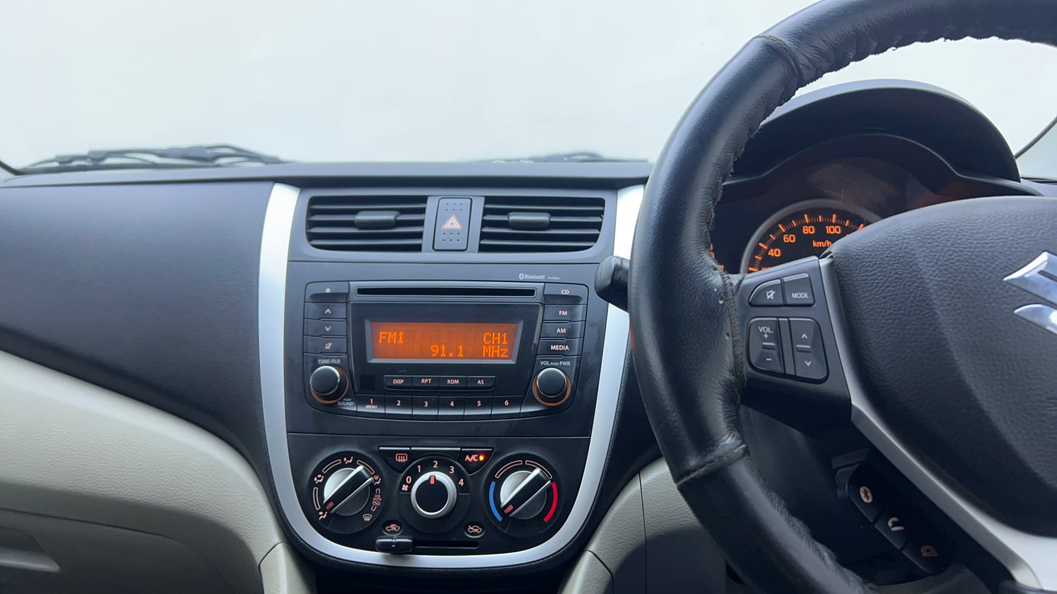 Used 2016 Maruti Suzuki Celerio ZXi AMT Petrol Automatic interior MUSIC SYSTEM & AC CONTROL VIEW
