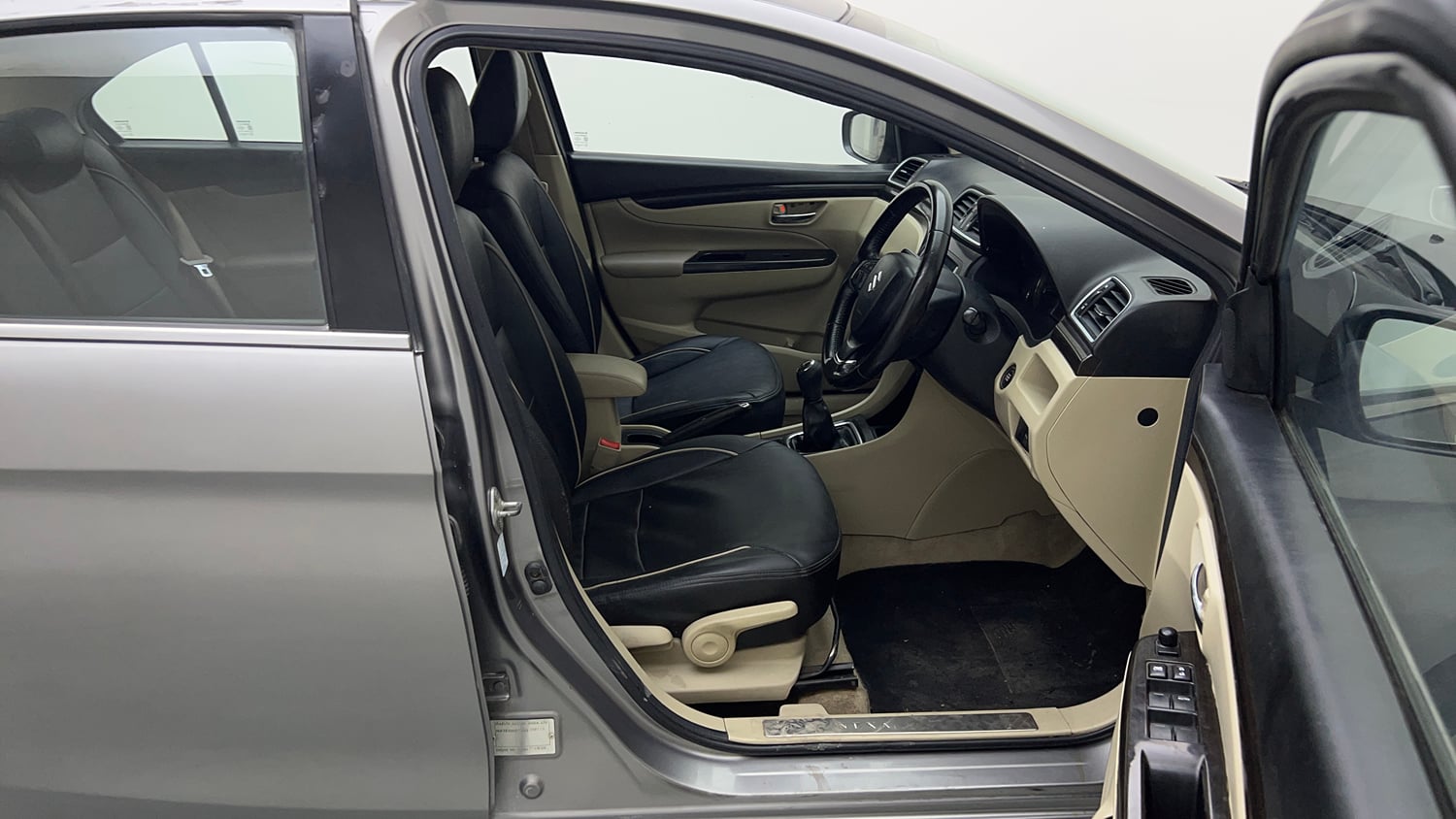 Used 2017 Maruti Suzuki Ciaz Alpha 1.4 MT Petrol Manual interior RIGHT SIDE FRONT DOOR CABIN VIEW
