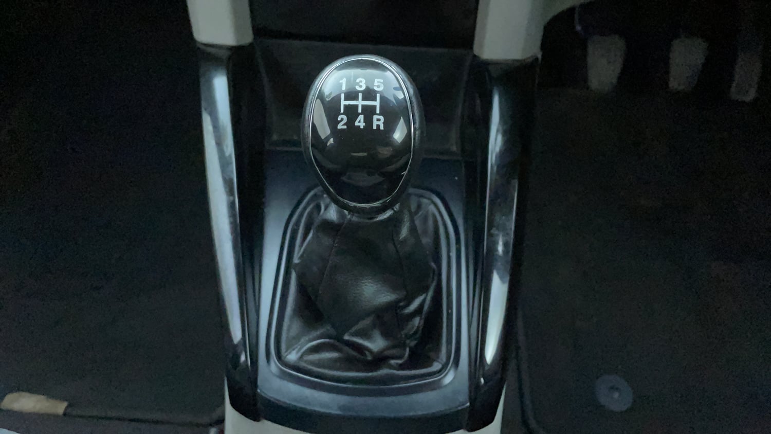 Used 2016 Ford EcoSport Trend 1.5L TDCi Diesel Manual interior GEAR  KNOB VIEW