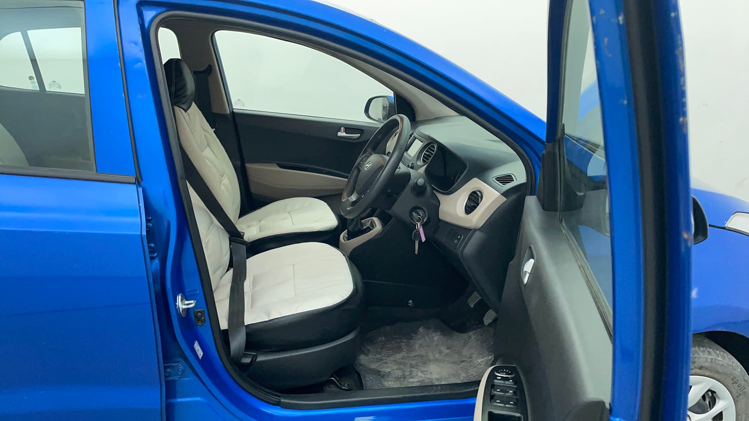Used 2018 Hyundai Grand i10 Sportz 1.2 Kappa VTVT Petrol Manual interior RIGHT SIDE FRONT DOOR CABIN VIEW