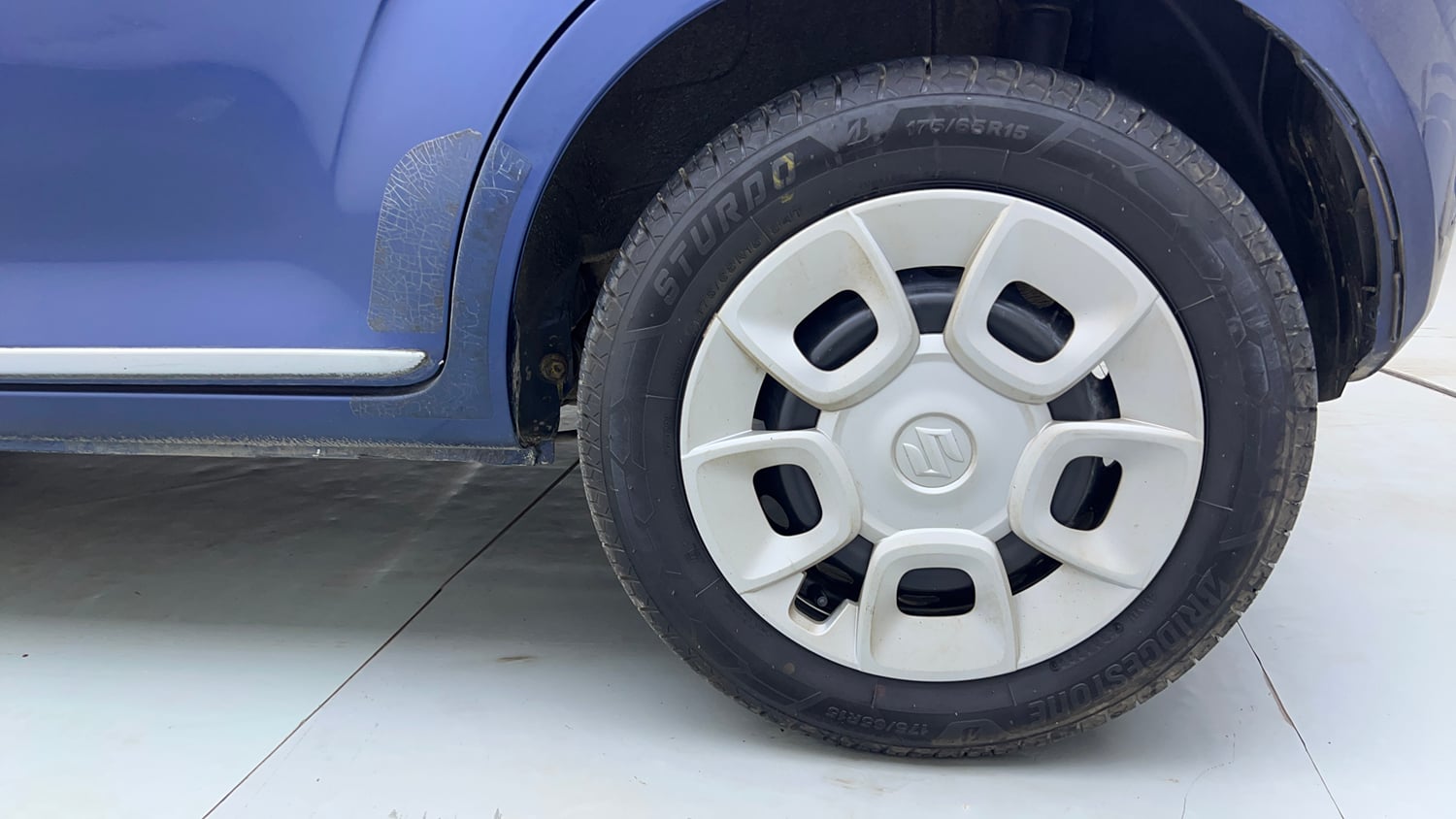 Used 2018 Maruti Suzuki Ignis Delta 1.2 AMT Petrol Automatic tyres LEFT REAR TYRE RIM VIEW