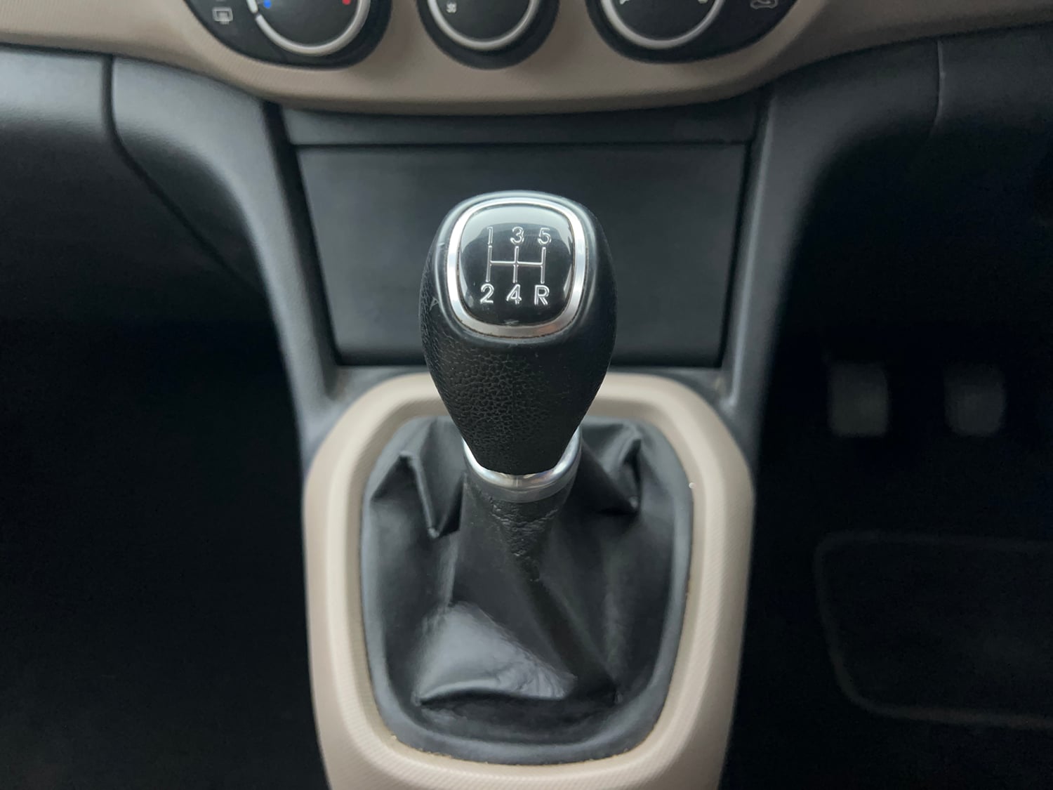 Used 2014 Hyundai Xcent SX 1.2 (O) Petrol Manual interior GEAR  KNOB VIEW