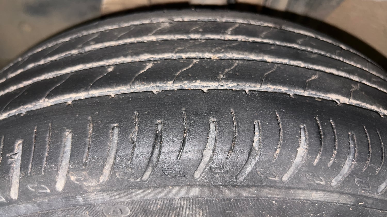 Used 2022 Nissan Magnite XV Premium Turbo Petrol Manual tyres LEFT FRONT TYRE TREAD VIEW
