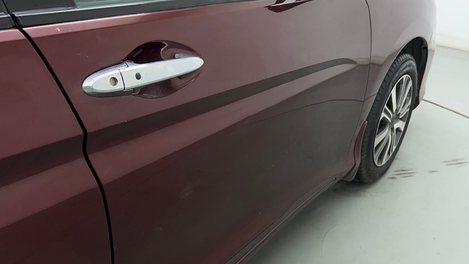 Used 2017 Honda City V Petrol Petrol Manual dents MINOR SCRATCH
