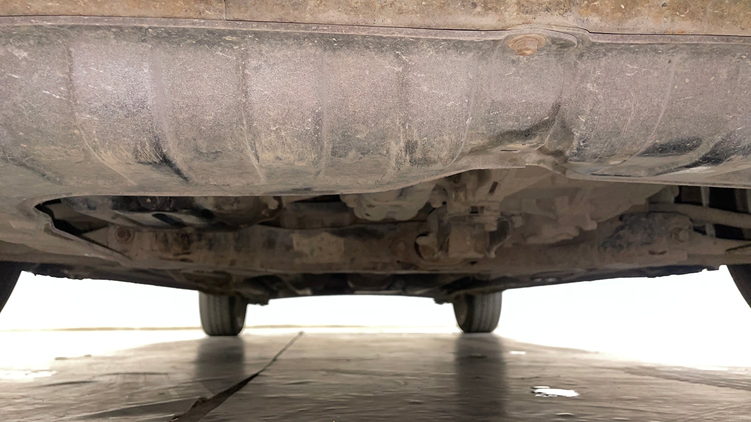 Used 2016 Hyundai Verna 1.6 VTVT SX Petrol Manual extra FRONT LEFT UNDERBODY VIEW