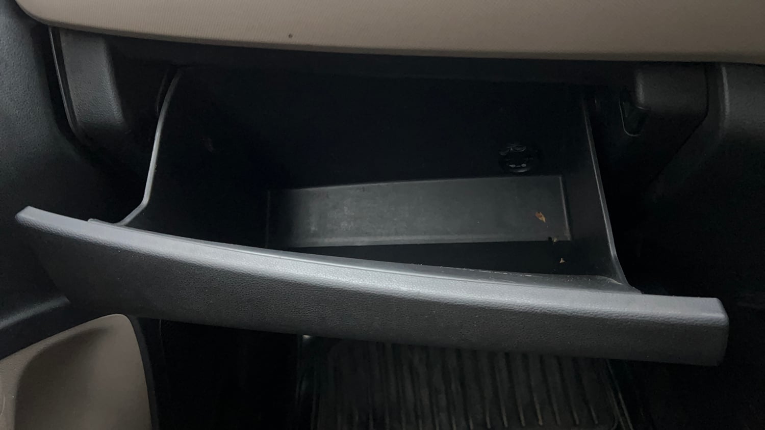 Used 2018 Hyundai Xcent E+ CNG (Outside Fitted) Cng Manual top_features Glove box cooling