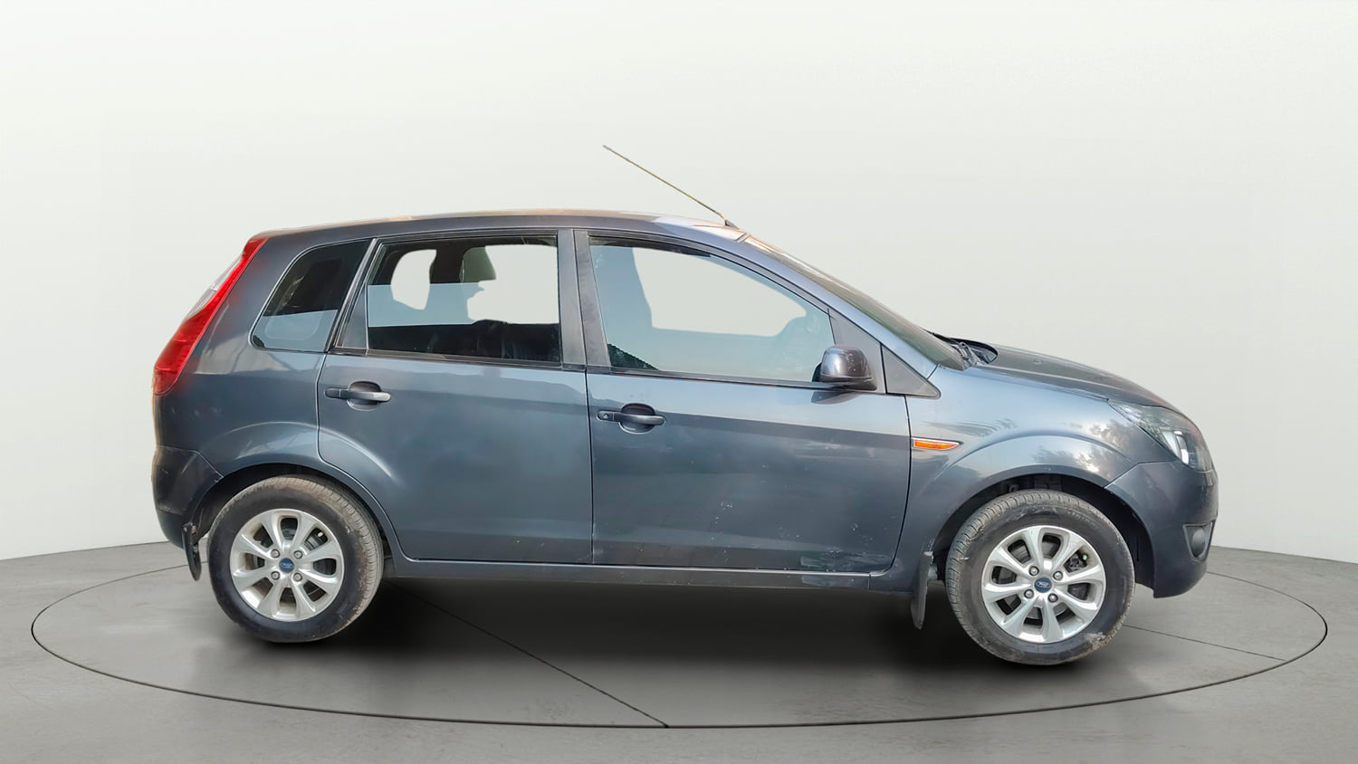 Used 2012 Ford Figo Duratorq Diesel Titanium 1.4 Diesel Manual exterior RIGHT SIDE VIEW