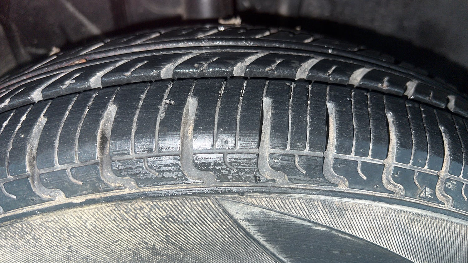 Used 2018 Datsun Redi-GO T(O) 1.0 AMT Petrol Automatic tyres RIGHT FRONT TYRE TREAD VIEW