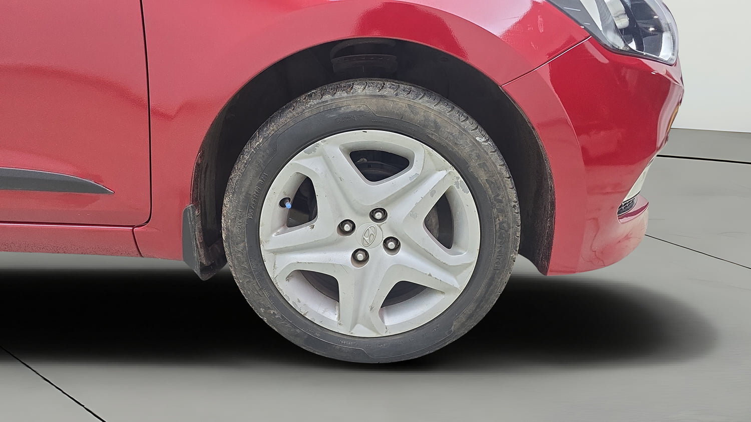 Used 2017 Hyundai Elite i20 Asta 1.2 Petrol Manual tyres RIGHT FRONT TYRE RIM VIEW