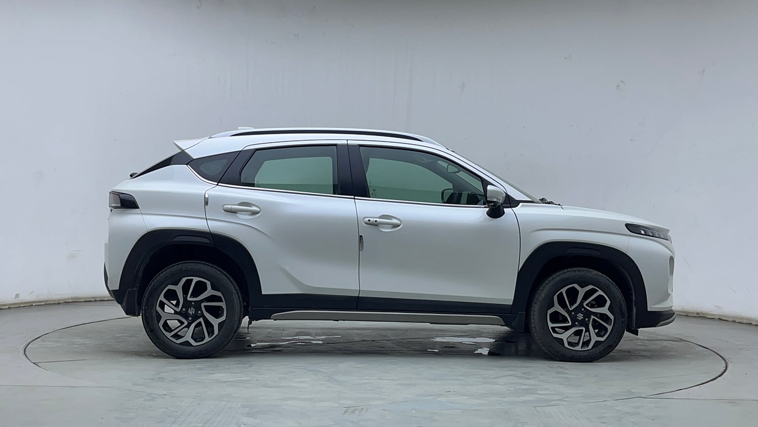 Used 2024 Maruti Suzuki Fronx Alpha 1.0L Turbo 6 AT Petrol Automatic exterior RIGHT SIDE VIEW